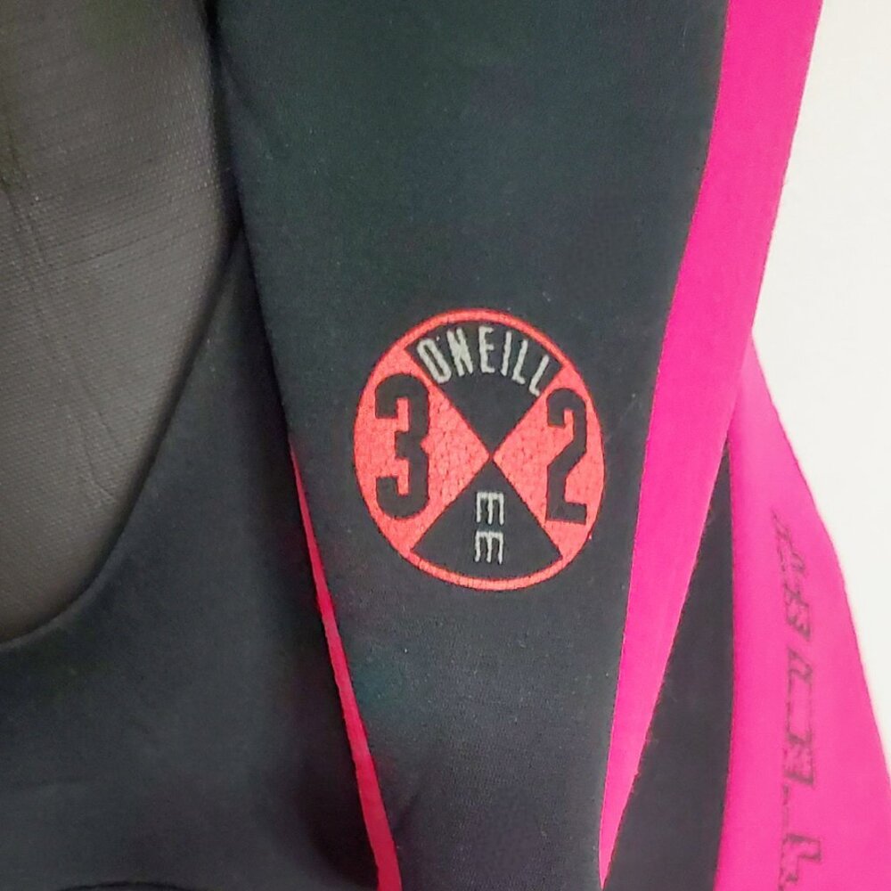 (SOLD  on EBay) O'neill Women's REACTOR 3/2mm- Back Zip, Full Wetsuit- Blk&Pink - Picture 11 of 17